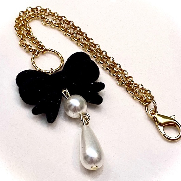 Velvet Bow & Drop Pearl Stanley Cup Charm - Picture 6 of 7